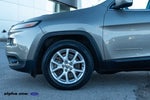2016 Cherokee Thumbnail 10