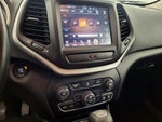 2014 Cherokee Thumbnail 15