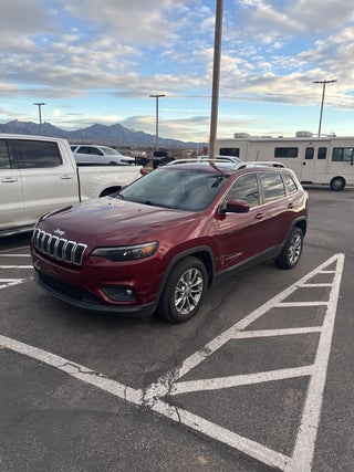 2019 Jeep Cherokee with Velvet Red Pearlcoat Exterior