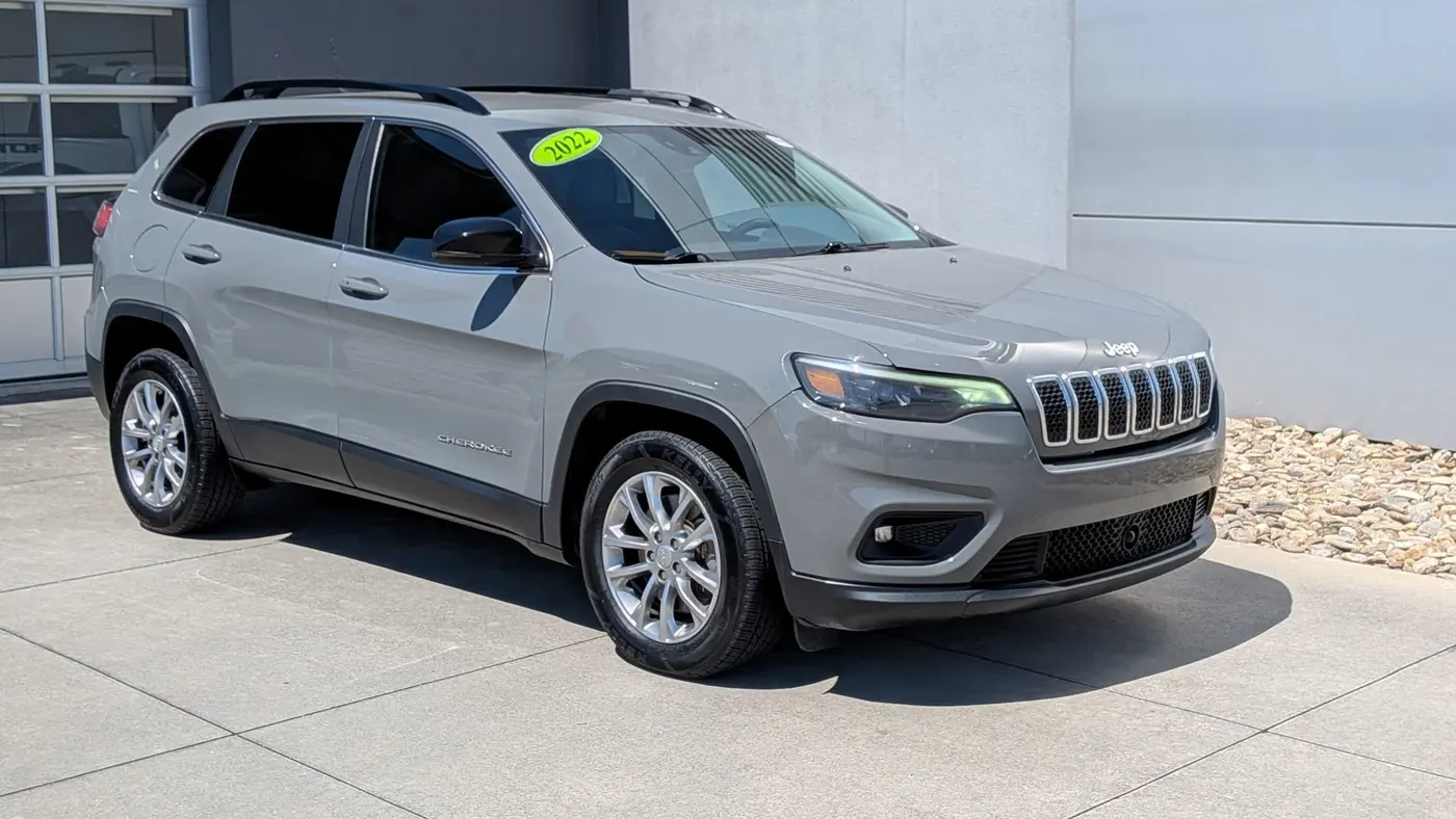 Preowned 2022 Jeep Cherokee Latitude Lux for Sale