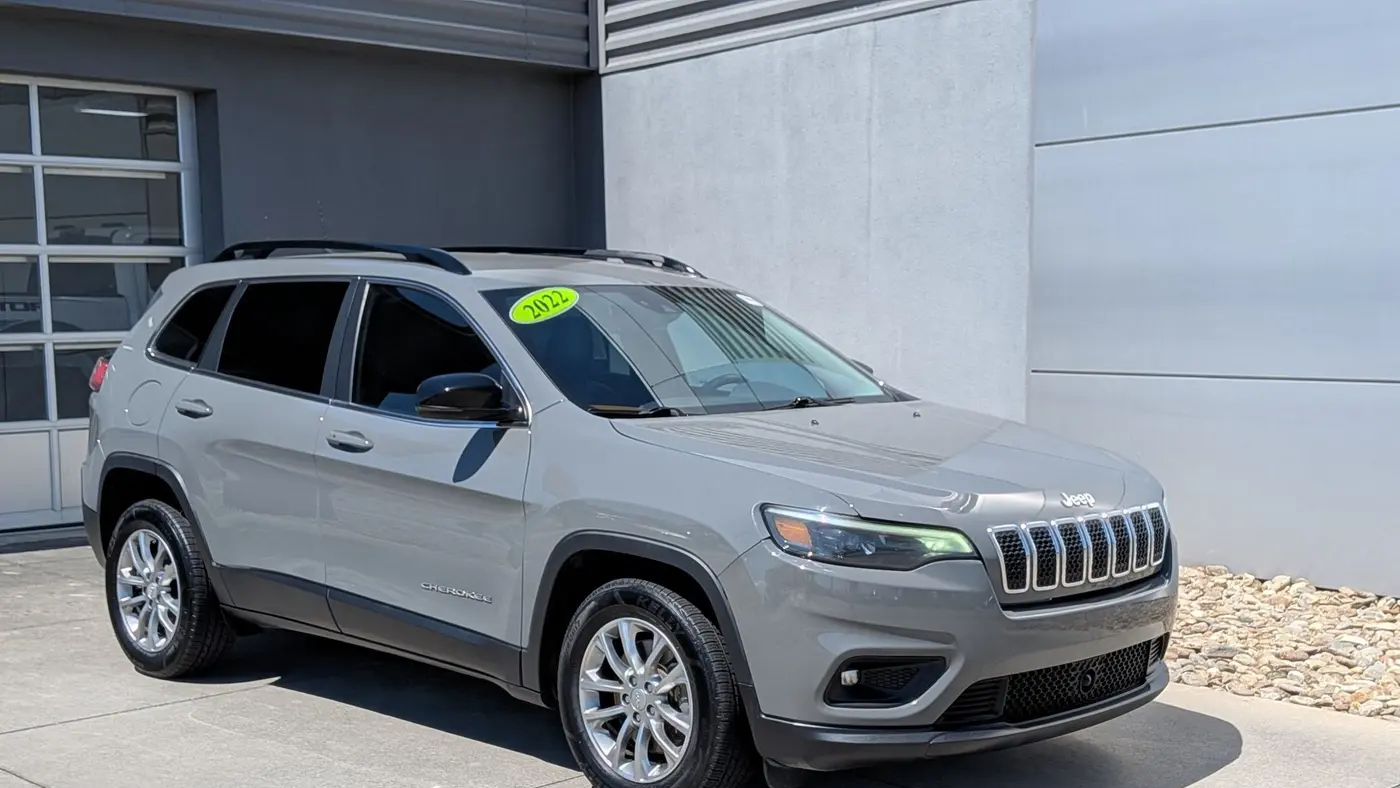 Preowned 2022 Jeep Cherokee Latitude Lux for Sale