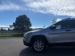 2016 Cherokee Thumbnail 10