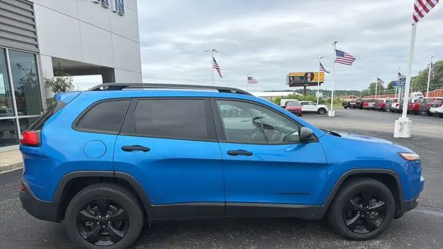 2017 Jeep Cherokee Sport