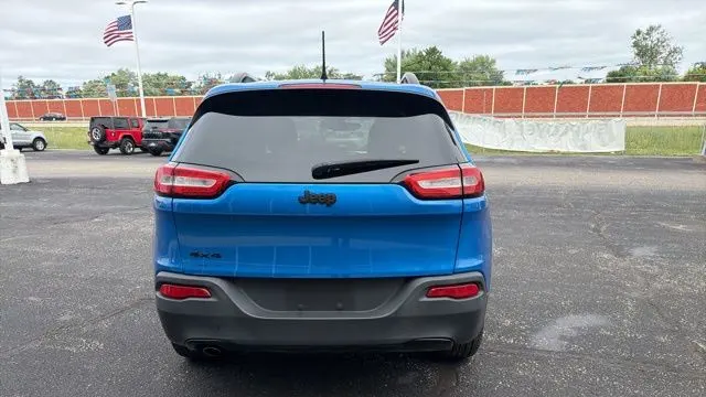 2017 Jeep Cherokee Sport