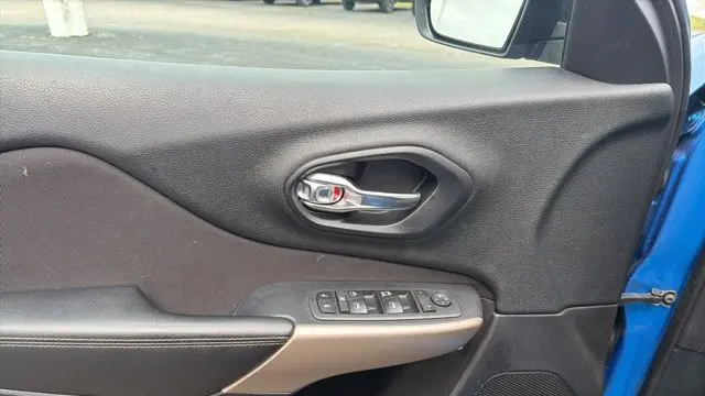2017 Jeep Cherokee Sport