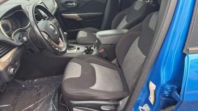 2017 Jeep Cherokee Sport
