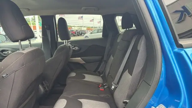 2017 Jeep Cherokee Sport