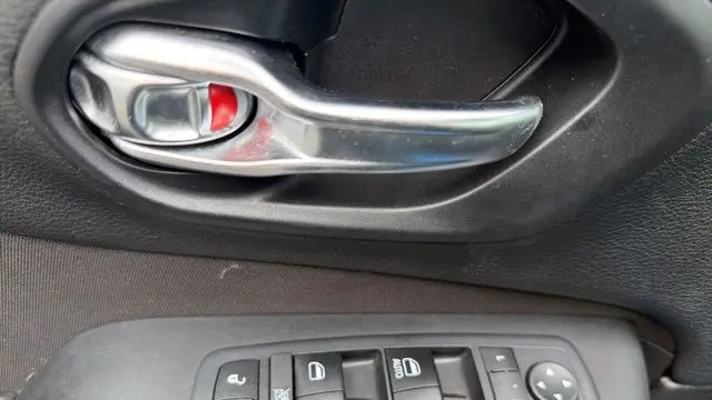 2017 Jeep Cherokee Sport