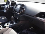 2016 Cherokee Thumbnail 27