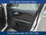 2016 Cherokee Thumbnail 10