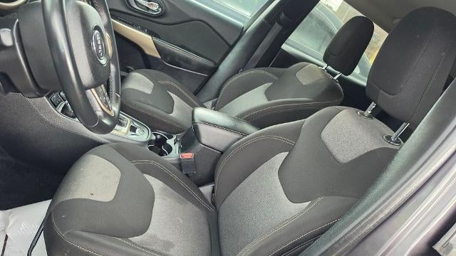 2017 Jeep Cherokee Sport