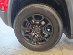 2019 Cherokee Thumbnail 16