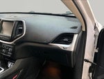 2016 Cherokee Thumbnail 17