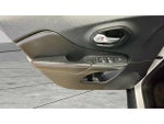 2016 Cherokee Thumbnail 10