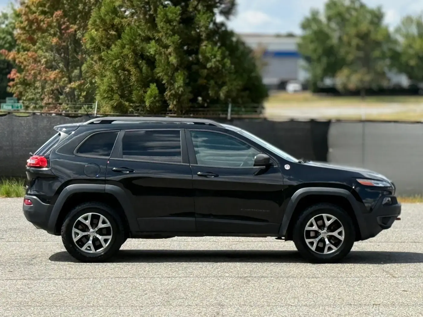 2015 Jeep Cherokee - $7,450