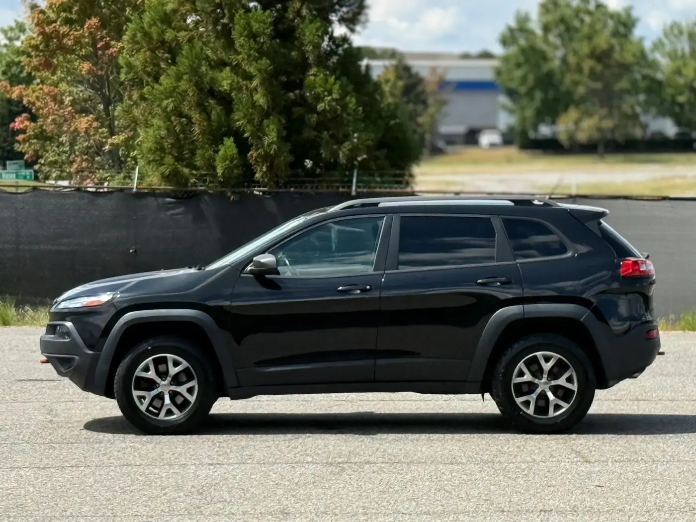2015 Jeep Cherokee - $7,450