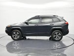 2016 Cherokee Thumbnail 9