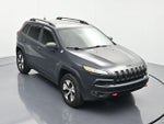 2016 Cherokee Thumbnail 32