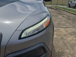 2016 Cherokee Thumbnail 9