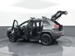 2016 Cherokee Thumbnail 30