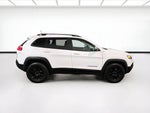2019 Cherokee Thumbnail 23