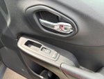 2019 Cherokee Thumbnail 16