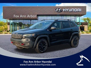 2020 Jeep Cherokee with Diamond Black Crystal Pearlcoat Exterior