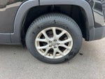 2016 Cherokee Thumbnail 9