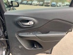 2016 Cherokee Thumbnail 12