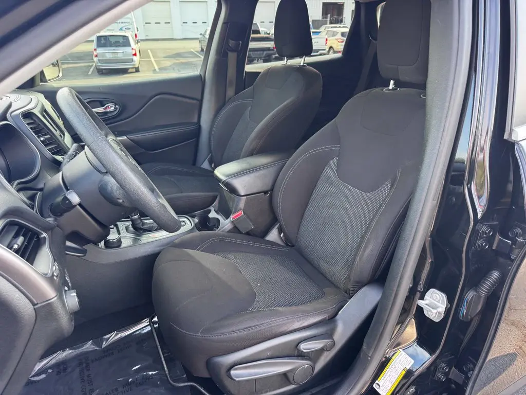2019 Jeep Cherokee - $11,898