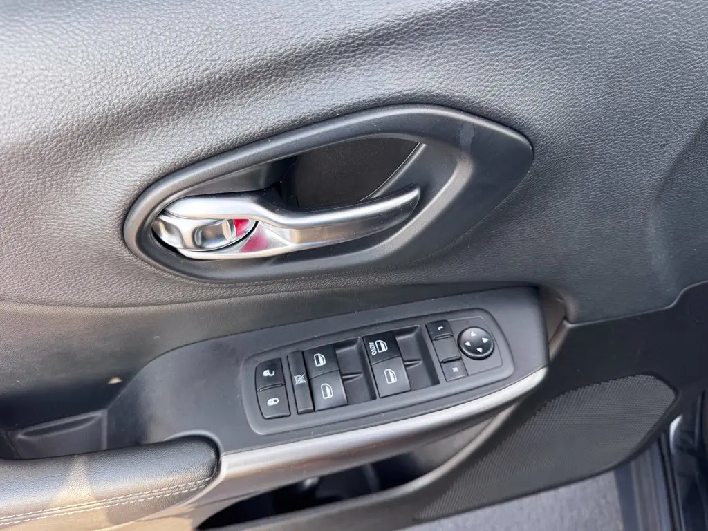 2019 Jeep Cherokee - $11,898