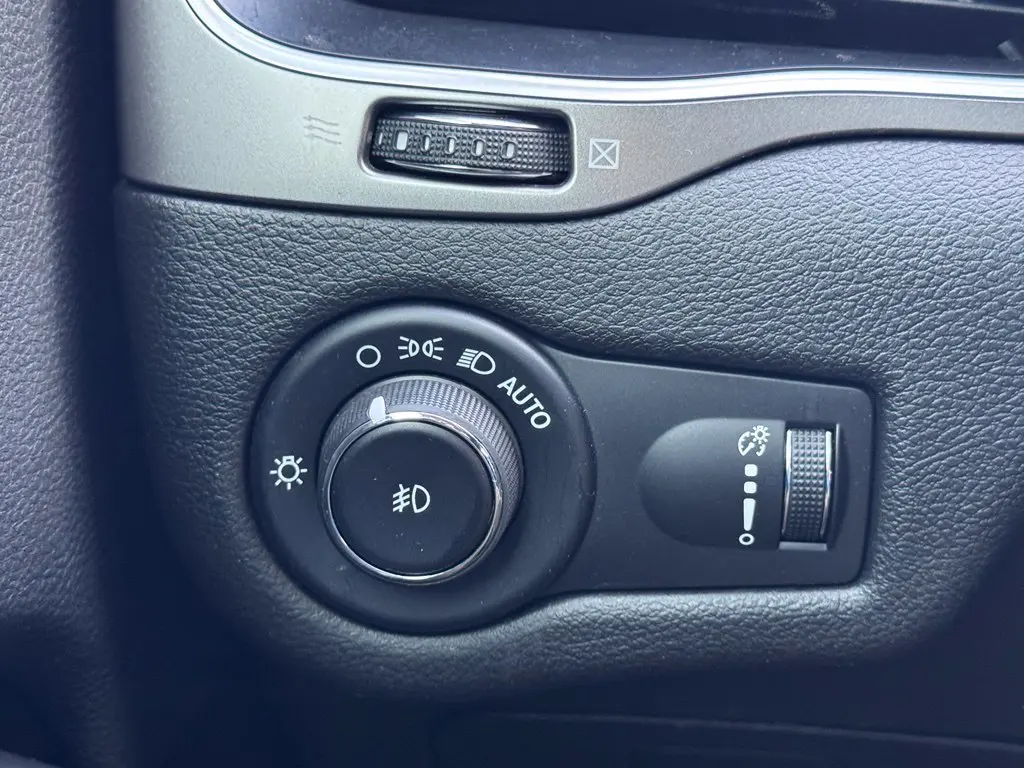 2019 Jeep Cherokee - $11,898