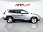 2016 Cherokee Thumbnail 8
