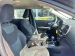2017 Cherokee Thumbnail 10