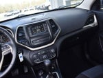 2017 Cherokee Thumbnail 17
