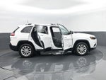2020 Cherokee Thumbnail 28