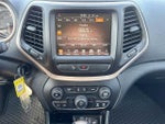 2016 Cherokee Thumbnail 26