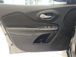 2016 Cherokee Thumbnail 16