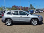 2017 Cherokee Thumbnail 32