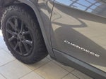 2015 Cherokee Thumbnail 32