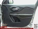 2016 Cherokee Thumbnail 28