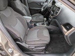 2016 Cherokee Thumbnail 28
