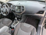 2016 Cherokee Thumbnail 29