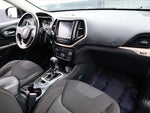 2016 Cherokee Thumbnail 14