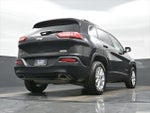 2016 Cherokee Thumbnail 29