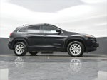 2016 Cherokee Thumbnail 30