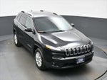 2016 Cherokee Thumbnail 38