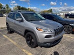 2016 Cherokee Thumbnail 10