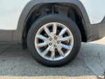2017 Cherokee Thumbnail 10