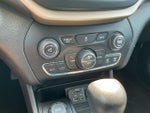 2017 Cherokee Thumbnail 28